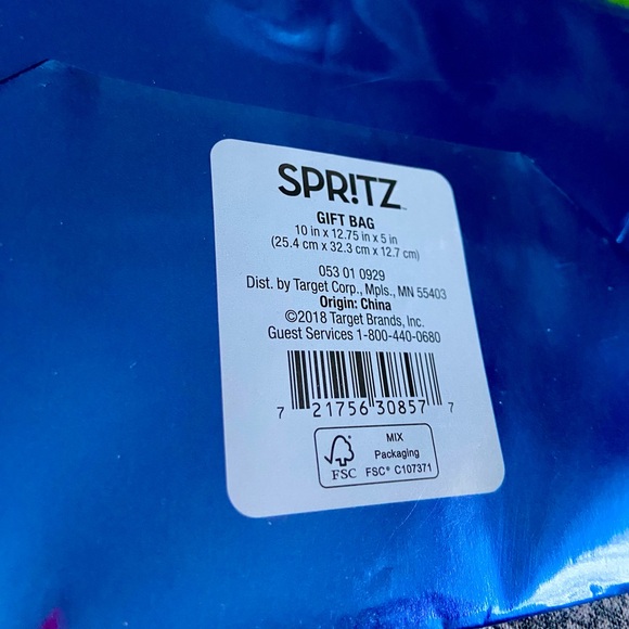 NEW. Birthday gift bags. Colorful building bricks design. - Picture 3 of 4